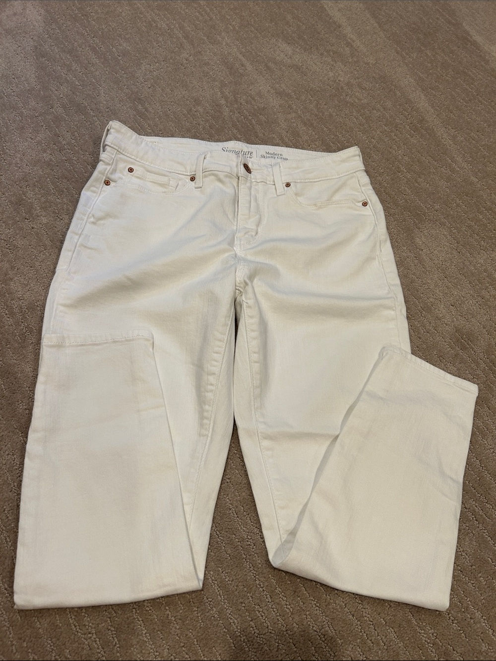Signature White Women’s Skinny Jeans